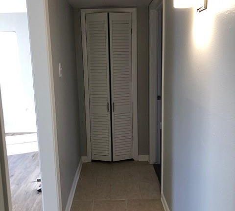5th image of 828 W Grubb Dr