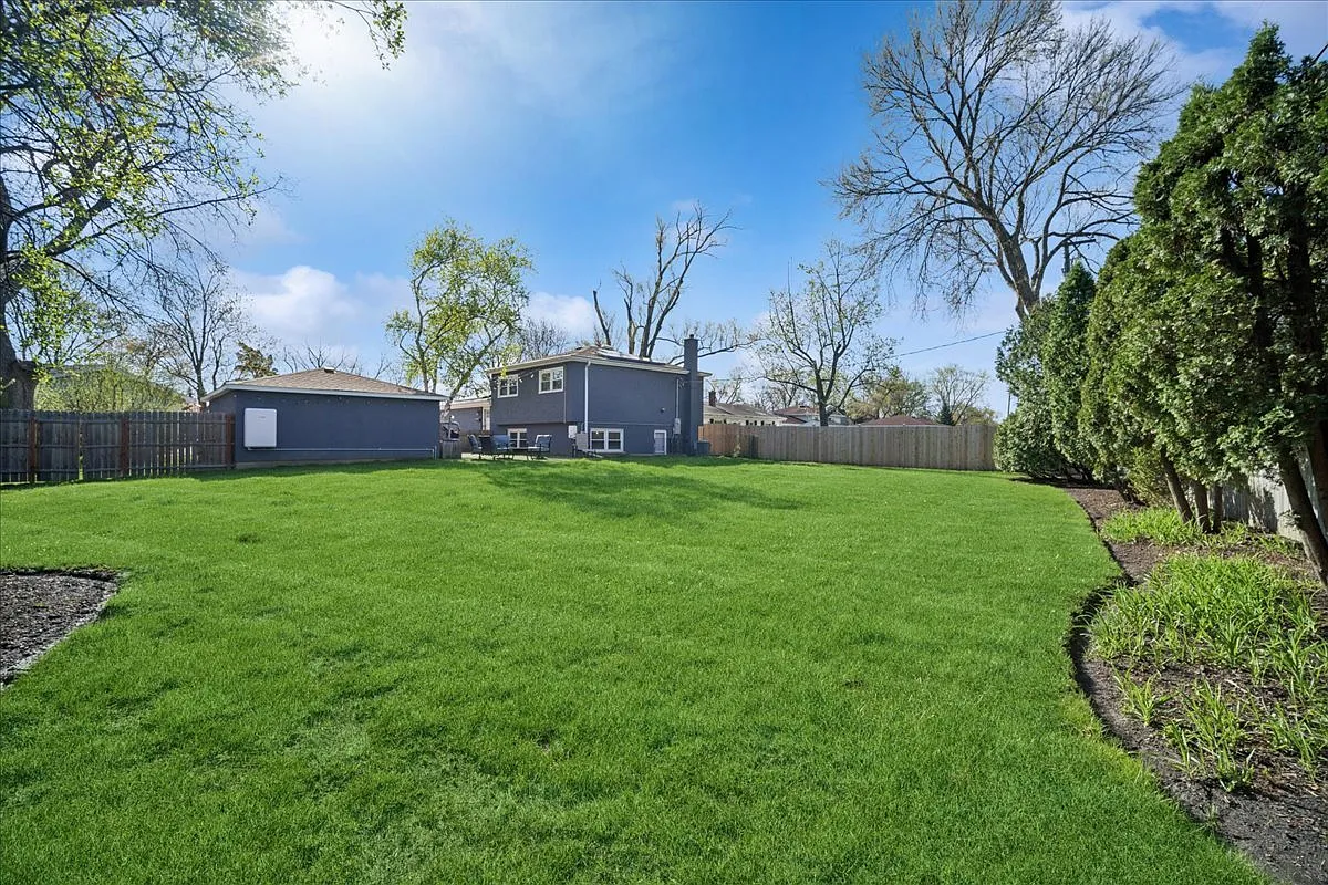 3 bed, 1873 sqft, $4,500 — Photo 4