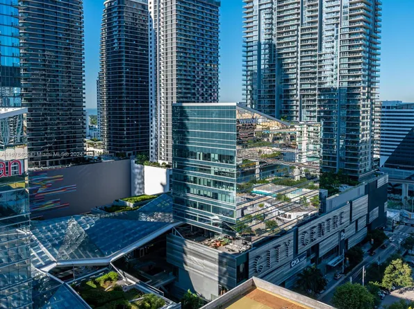 68 SE 6th St, Miami, FL