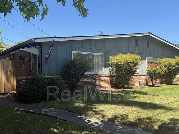 3rd image of 206 NW Savage St