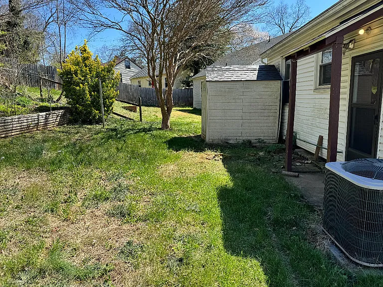 44 Forest Hill Ave NE — Photo 12