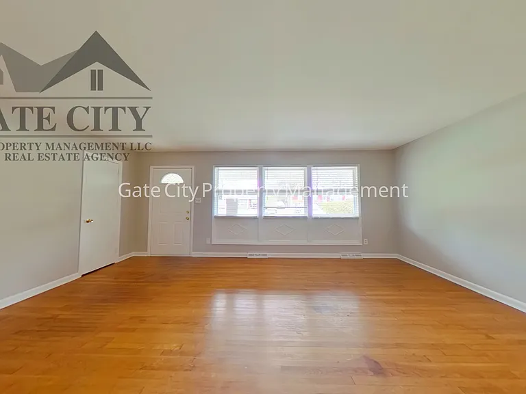 611 Mobile St — Photo 6