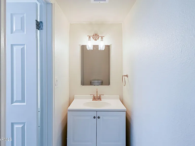 1237 E Lawrence Ln — Photo 11