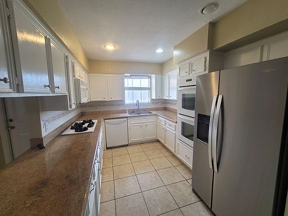 5th image of 2626 Beluche Dr