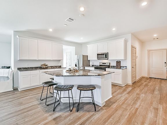 5th image of 1702 Perch St