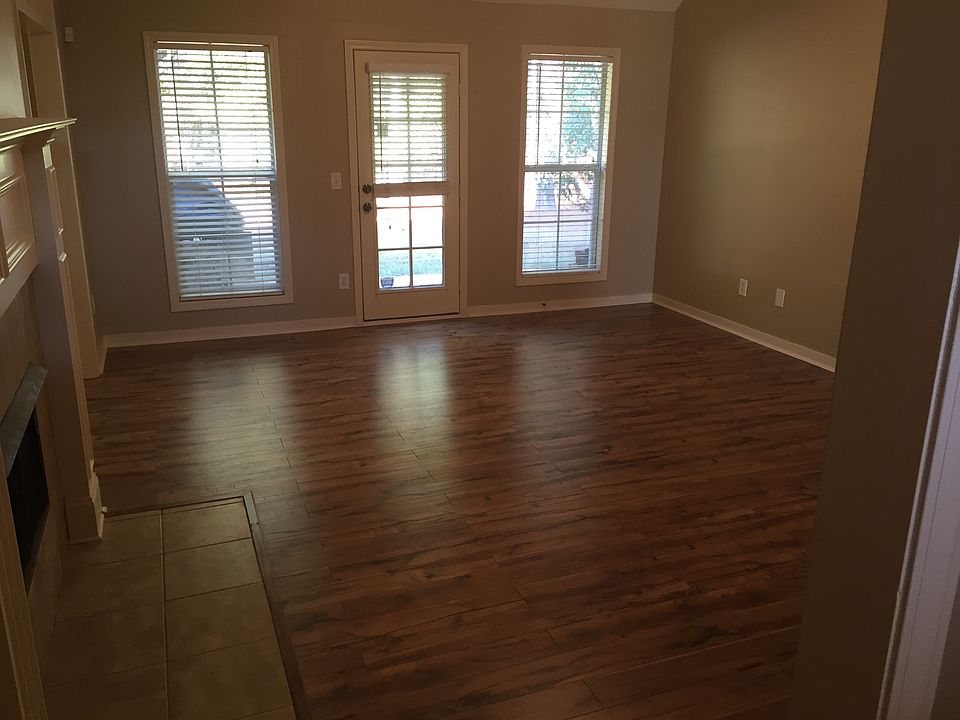 1st image of 105 Ashton Dr