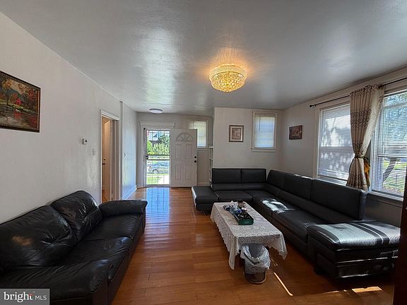 4th image of 1320 Brighton St