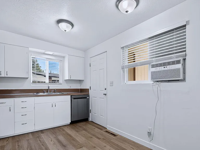 4902 W Targee St — Photo 12