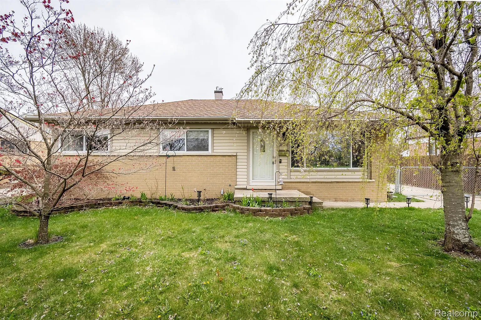1634 Knowles St photo 1