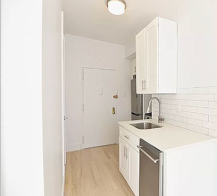 2nd image of 467 W 164th St Floor 20
