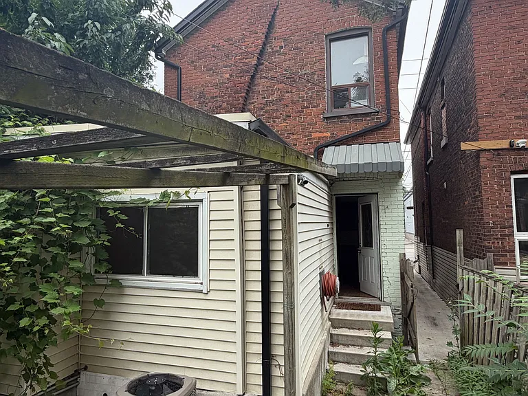 55 Cannon St W #UPPER — Photo 9