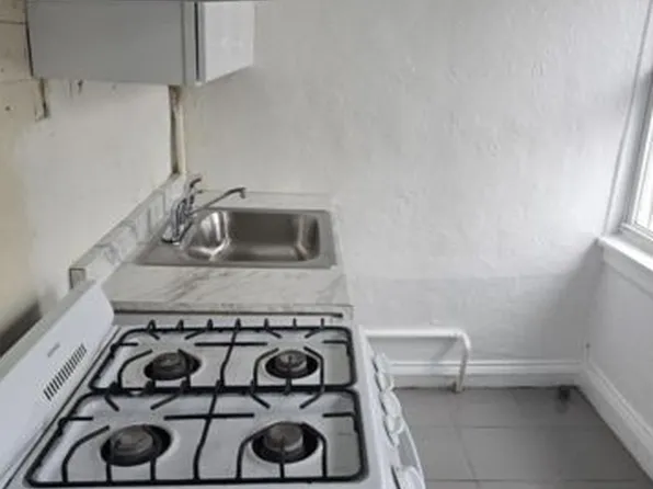 (undisclosed Address), Lawrence, NY 11559