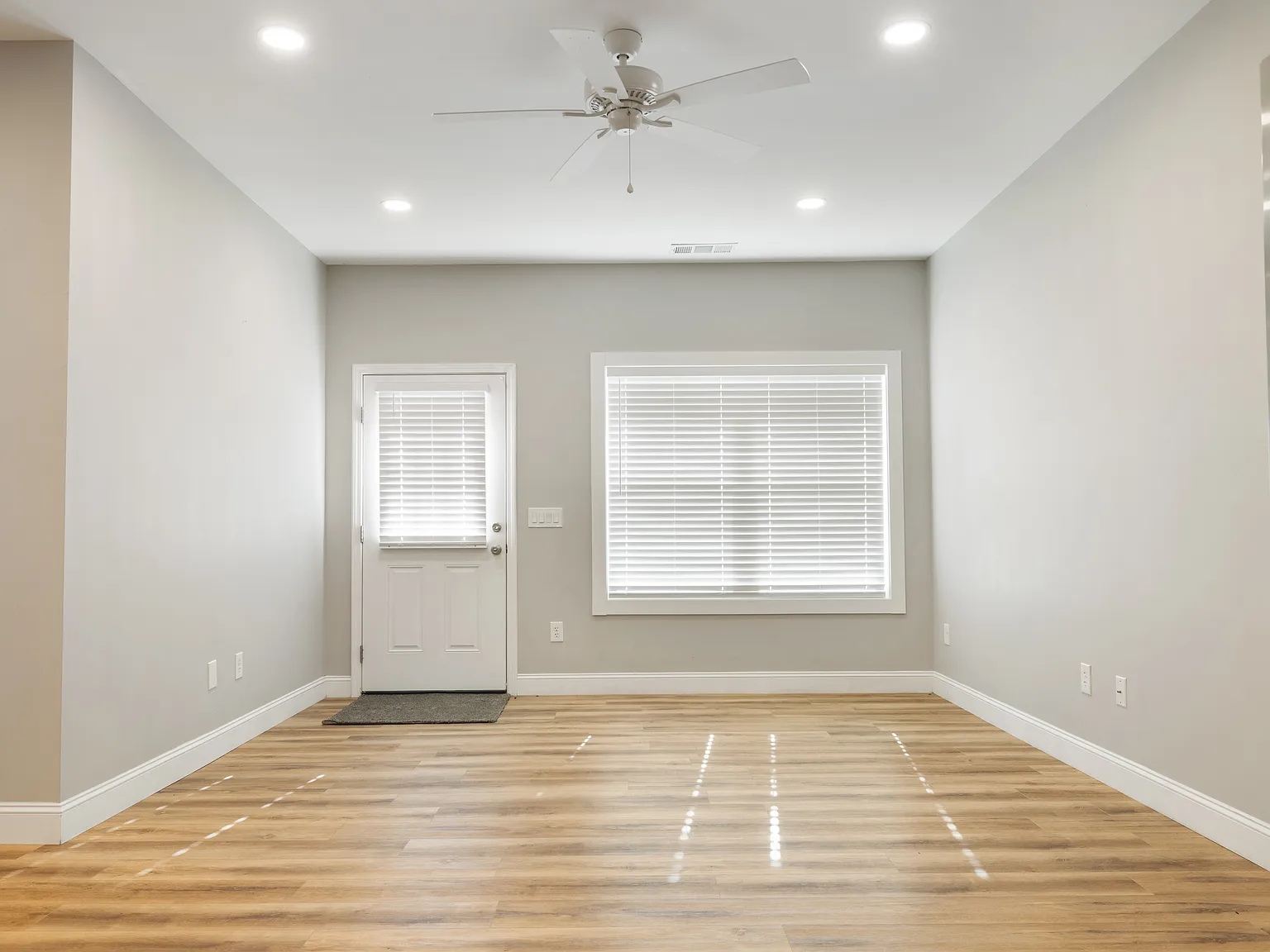 3 bed, 2.5 bath, 2000 sqft, $1,875 — Photo 4