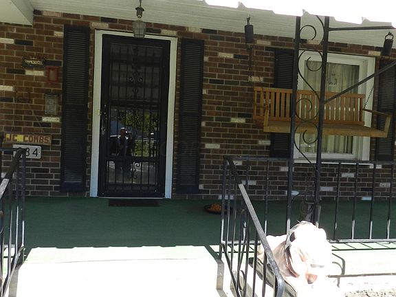 3rd image of 934 Bennett St