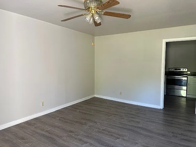 1109 Redbud St — Photo 3