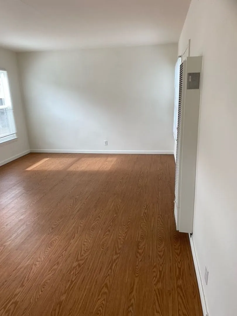 Adams Apartments -142/146 Rentals — Photo 3
