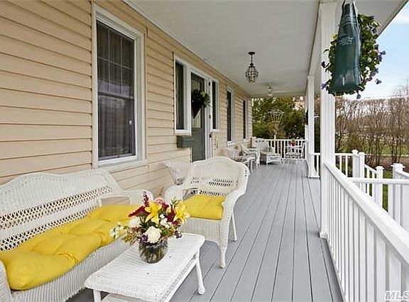 3rd image of 112 Windsor Ave