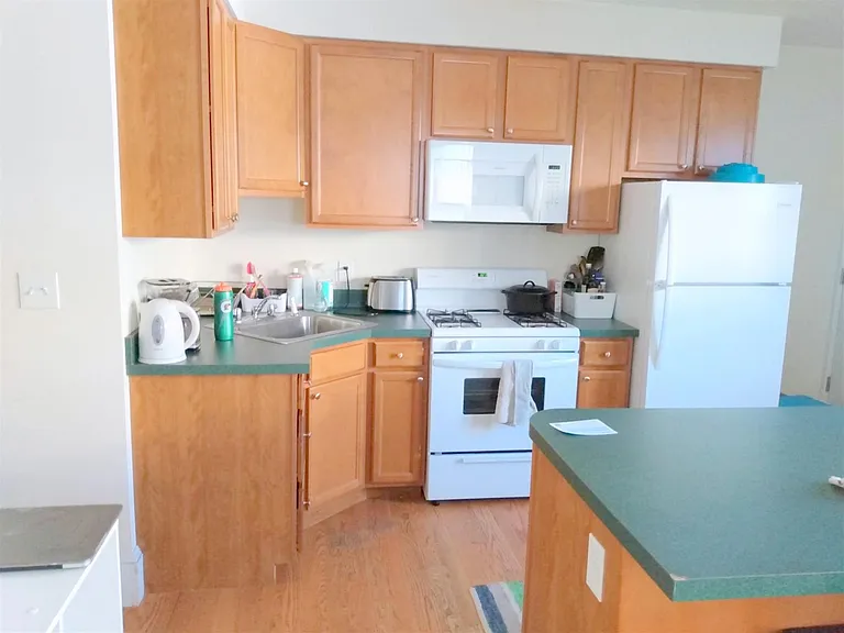 377 Columbia St #2 — Photo 5