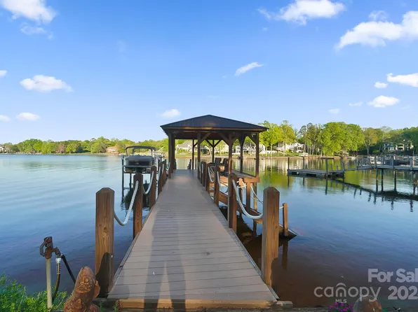 20428 Island Forest Dr, Cornelius, NC 28031