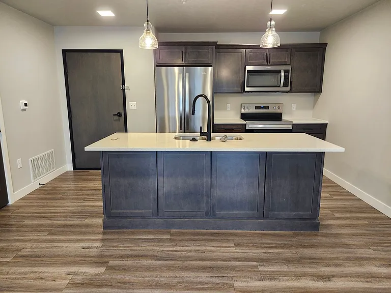 823 W College Ave — Photo 3