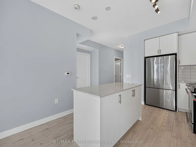 9000 Jane St #522 — Photo 13
