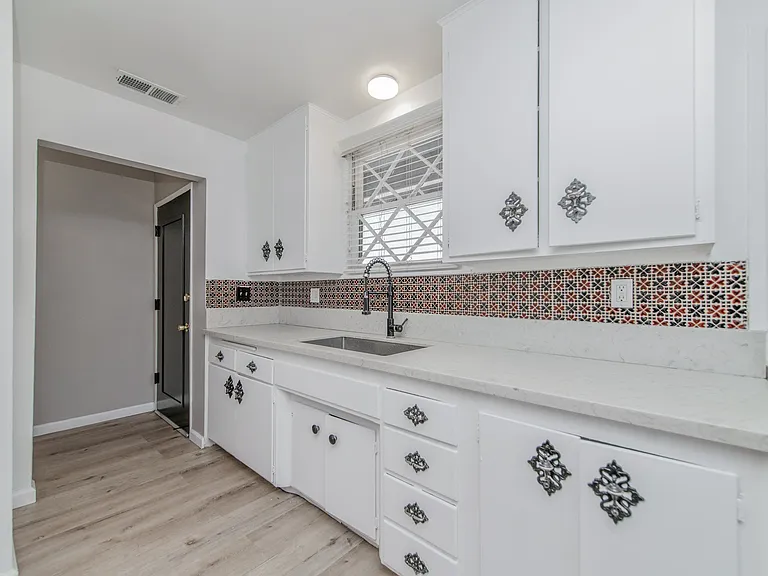 1674 E Princeton St — Photo 11