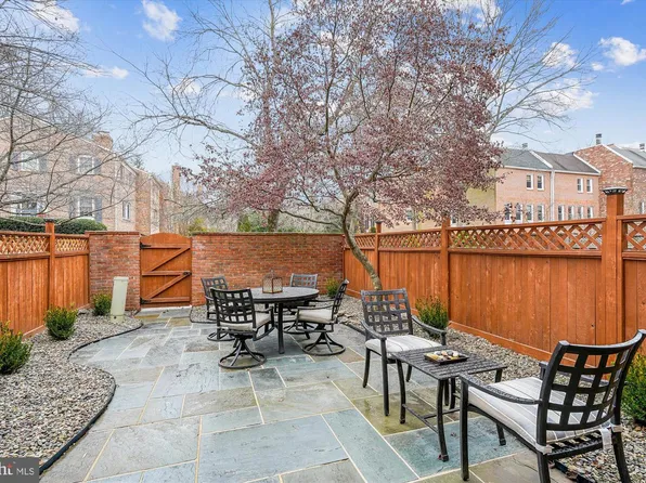 1605 Dunterry Pl, Mc Lean, VA 22101