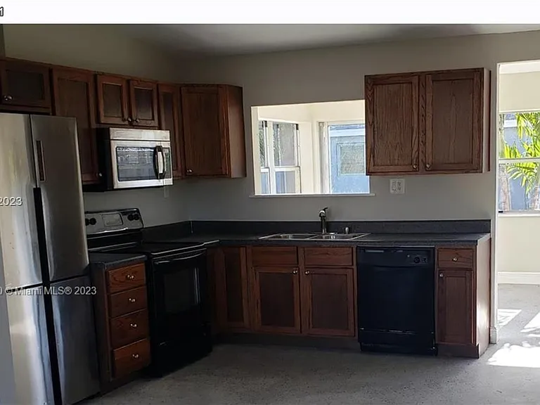 811 S Broadway — Photo 10