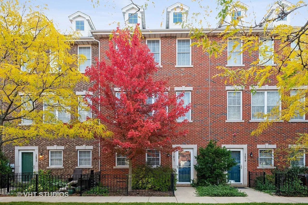 3 bed, 2.5 bath, 2600 sqft, $5,500 — Photo 1
