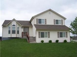 9005 N Essex Dr, Kansas City, MO 64156