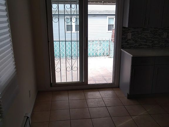 3rd image of 1893 Lacombe Ave
