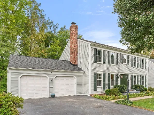 4979 Manor House Ct, Woodbridge, VA 22193