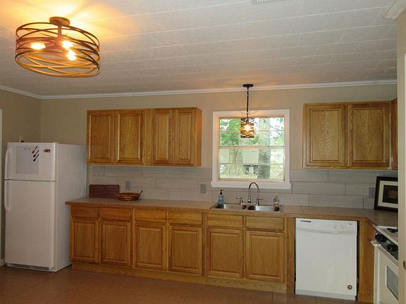 3rd image of 8322 Oak St