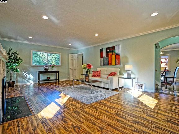 5th image of 6120 Oakdale Ave