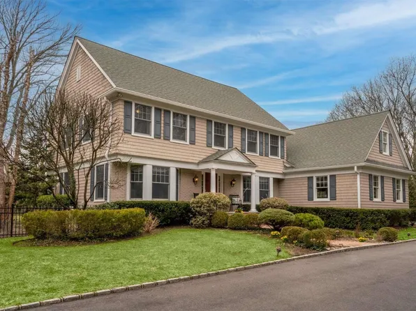 319 Woodbury Road, Cold Spring Harbor, NY 11724