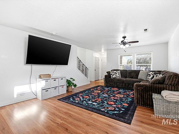 4th image of 396 E Willowcreek Dr
