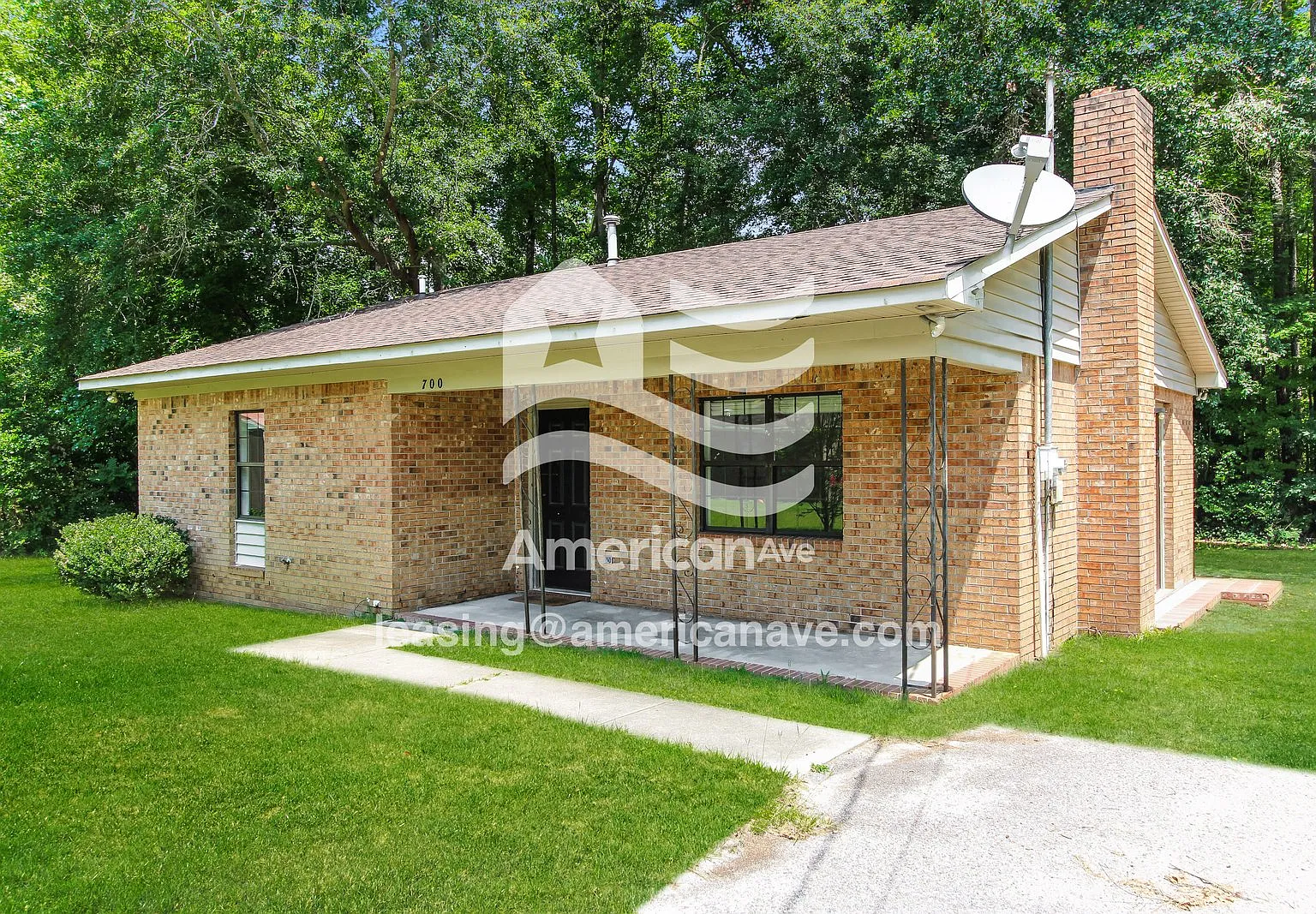 3 bed, 1.0 bath, 1030 sqft, $1,072 — Photo 2