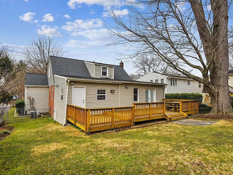 210 E Hamilton Ave — Photo 53
