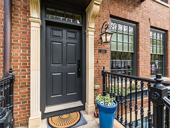 5th image of 228 E Gay St #Townhouse 28