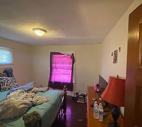 4th image of 2048 Eastview Ave