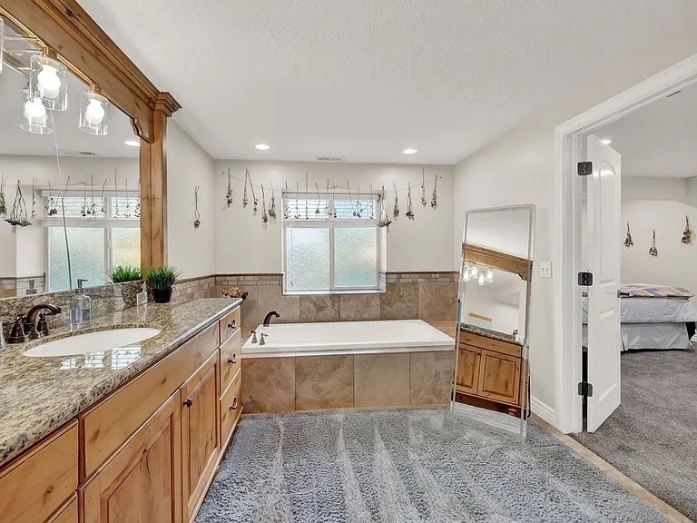 1693 E Crimson Oak Dr — Photo 30