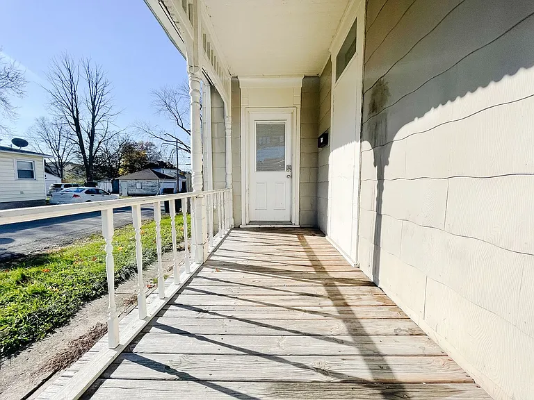 258 SW 2nd St — Photo 17