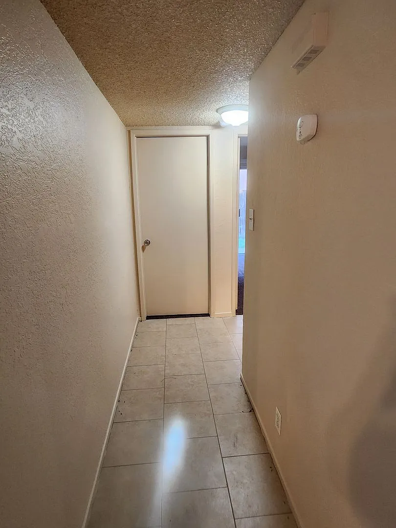 1091 N. Bates Ave — Photo 3