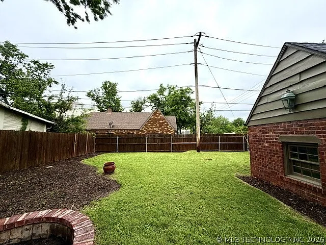 1904 S Yorktown Ave — Photo 34
