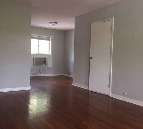 5th image of 355 Claremont Ave APT D