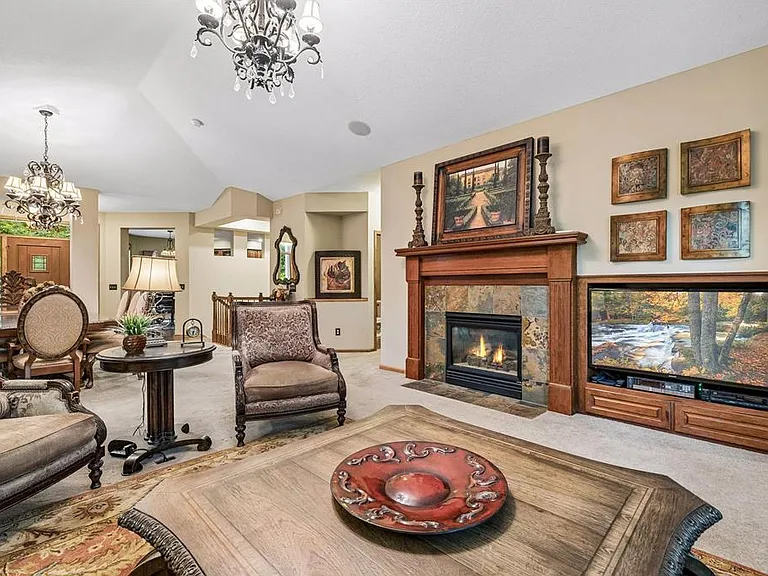 18464 Farmstead Cir — Photo 5