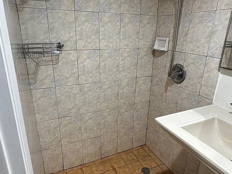628 Sweeny St #B — Photo 9