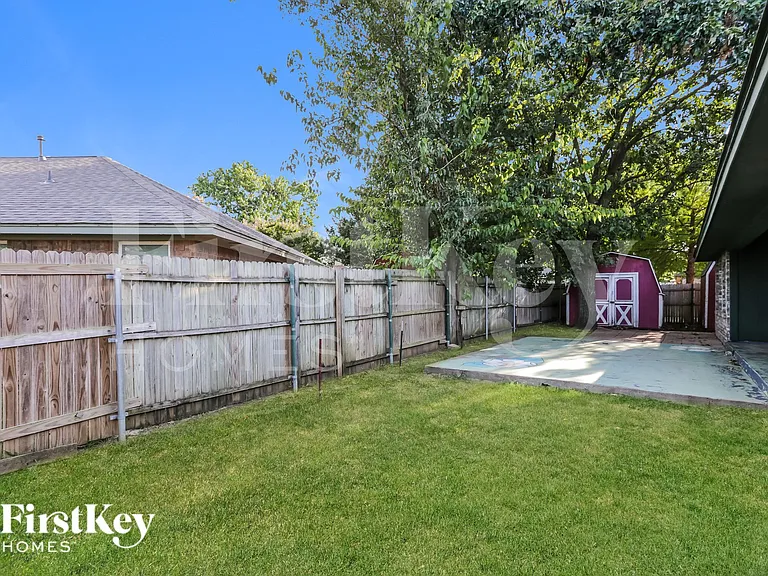 714 Windridge Ln — Photo 15