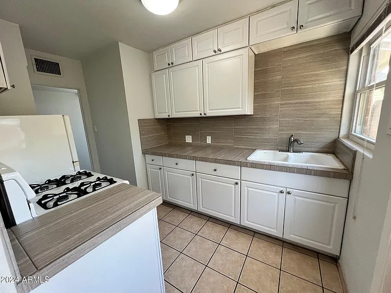 30 W Culver St #B — Photo 11