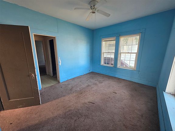 5th image of 905 W Walker St